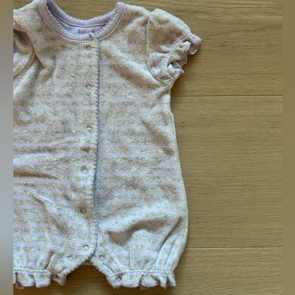 BabyGap Romper - Picture 4 of 4